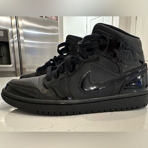 NWOT- Air Jordan 1 Mid Womens Shoes
